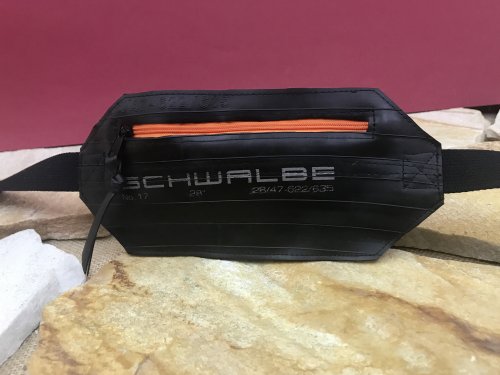 Läufertasche aus Upcycling-Fahrradschlauch